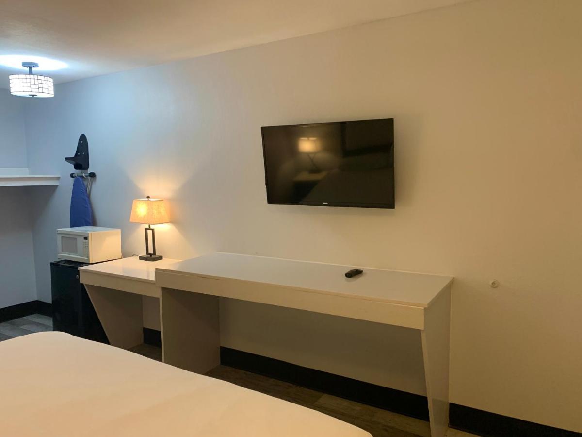 Rodeway Inn Мидленд Экстерьер фото