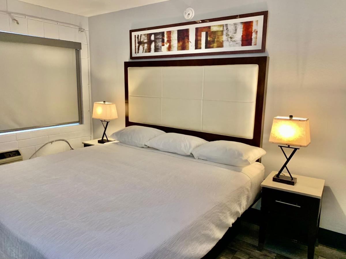 Rodeway Inn Мидленд Экстерьер фото