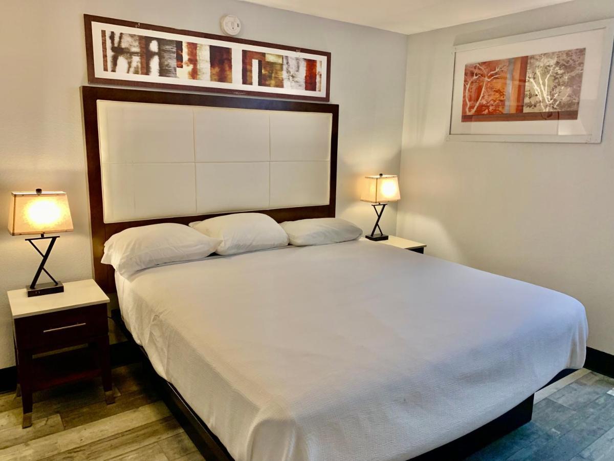 Rodeway Inn Мидленд Экстерьер фото
