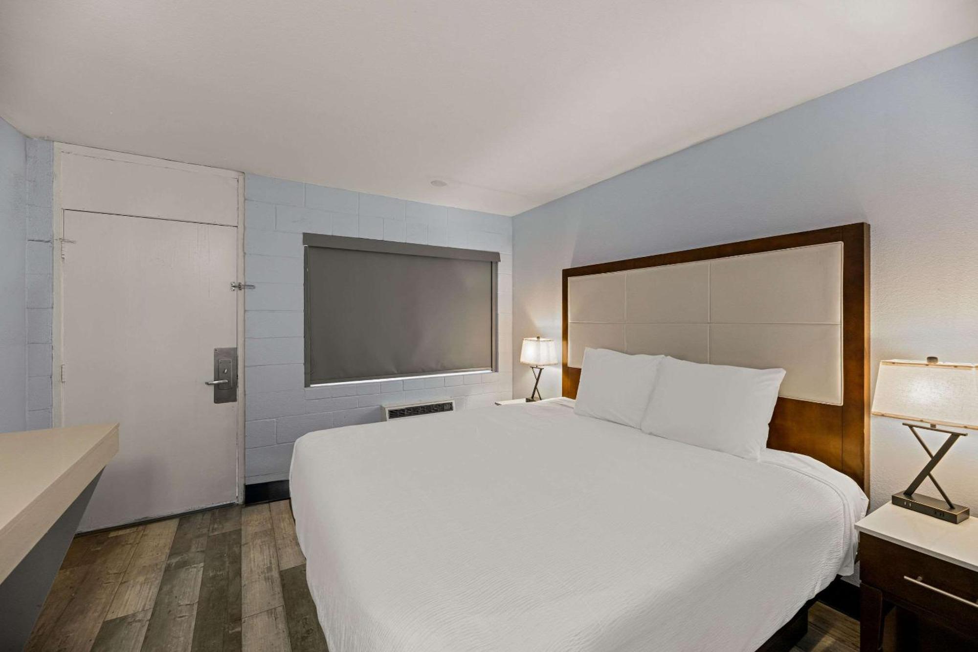 Rodeway Inn Мидленд Экстерьер фото