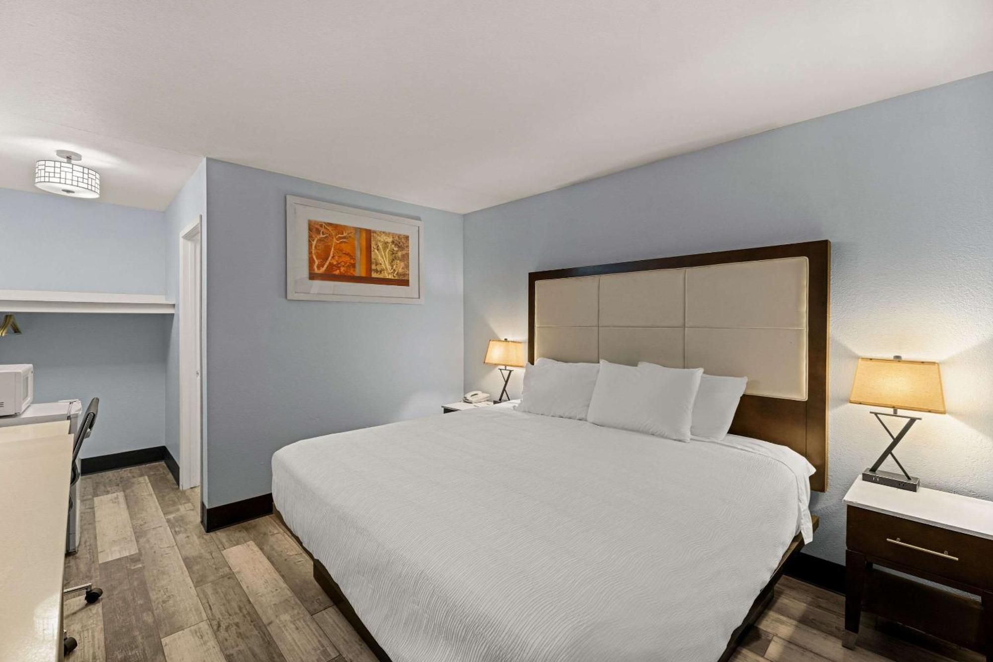 Rodeway Inn Мидленд Экстерьер фото