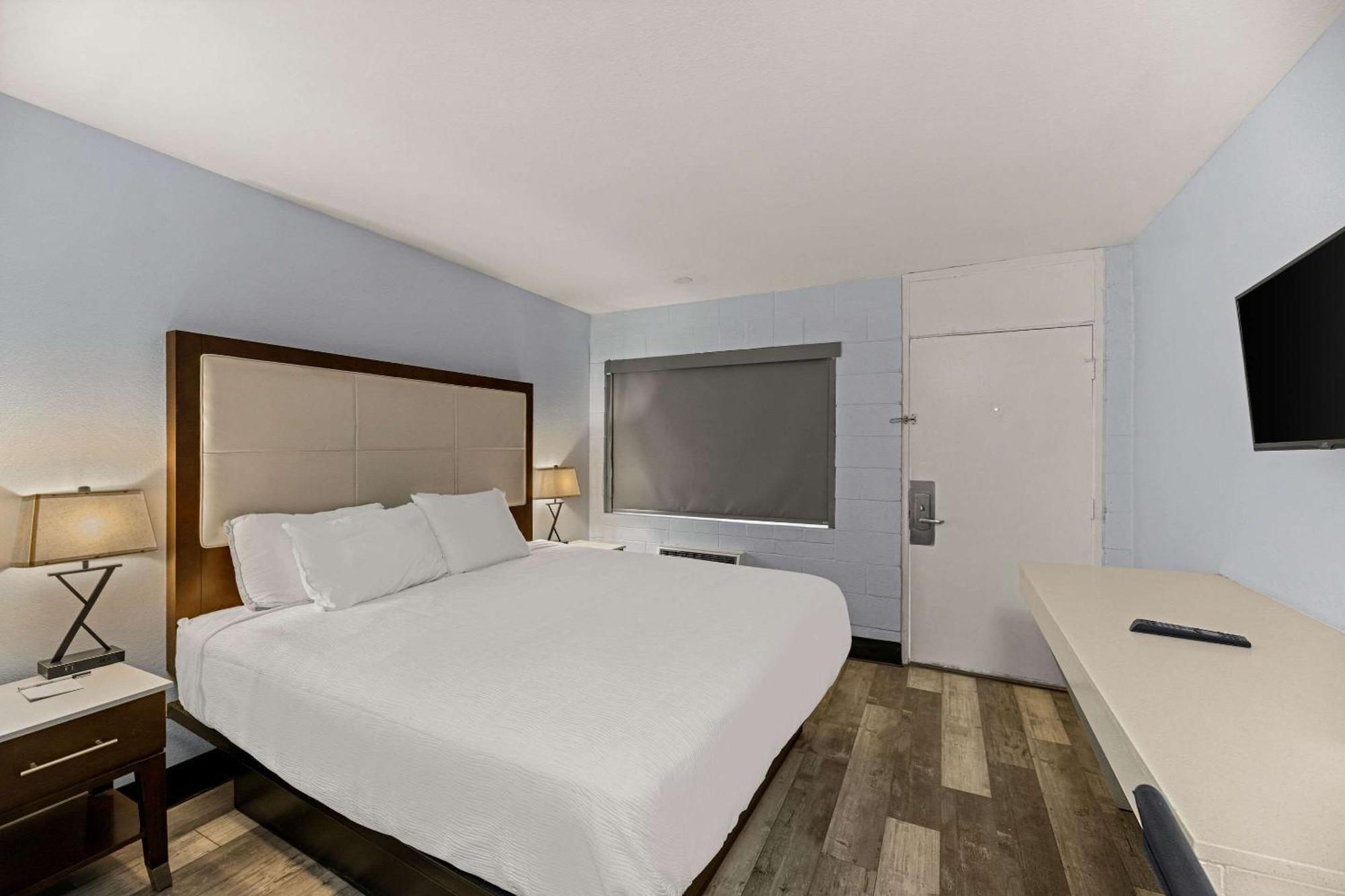 Rodeway Inn Мидленд Экстерьер фото