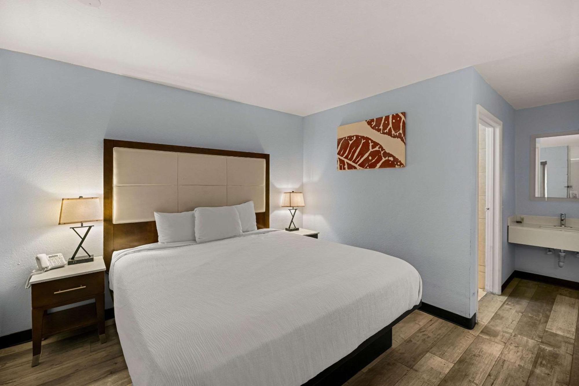 Rodeway Inn Мидленд Экстерьер фото
